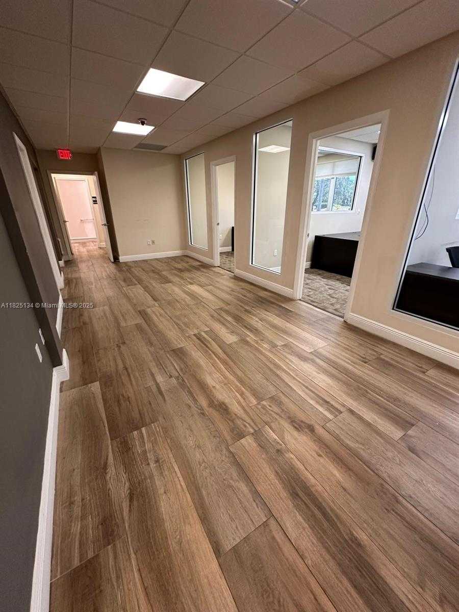 Small Image of 5397 ORANGE DR #103, Davie Number 18