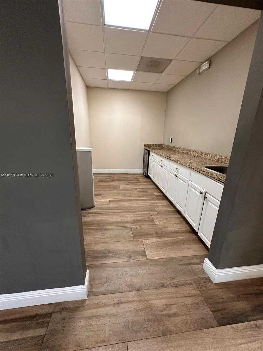 Small Image of 5397 ORANGE DR #103, Davie Number 19