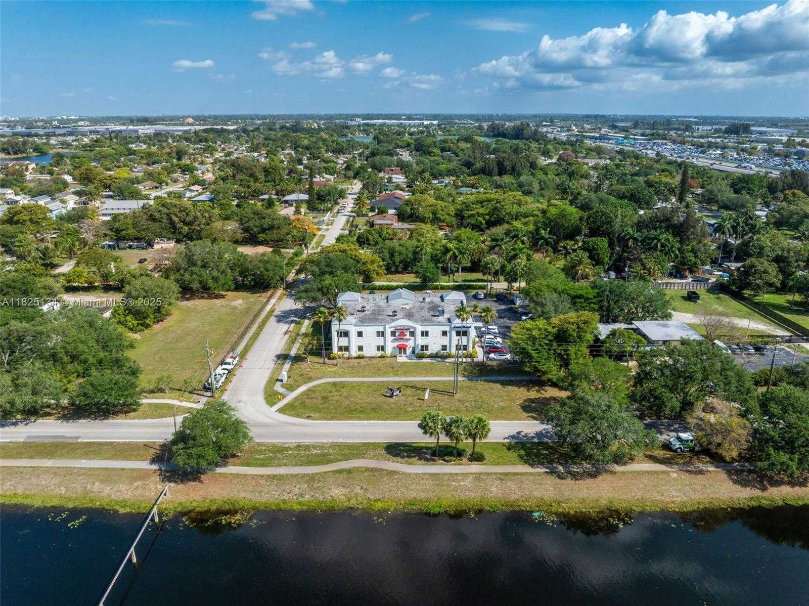 Small Image of 5397 ORANGE DR #103, Davie Number 2