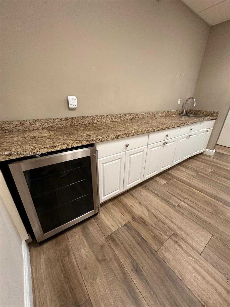 Small Image of 5397 ORANGE DR #103, Davie Number 21