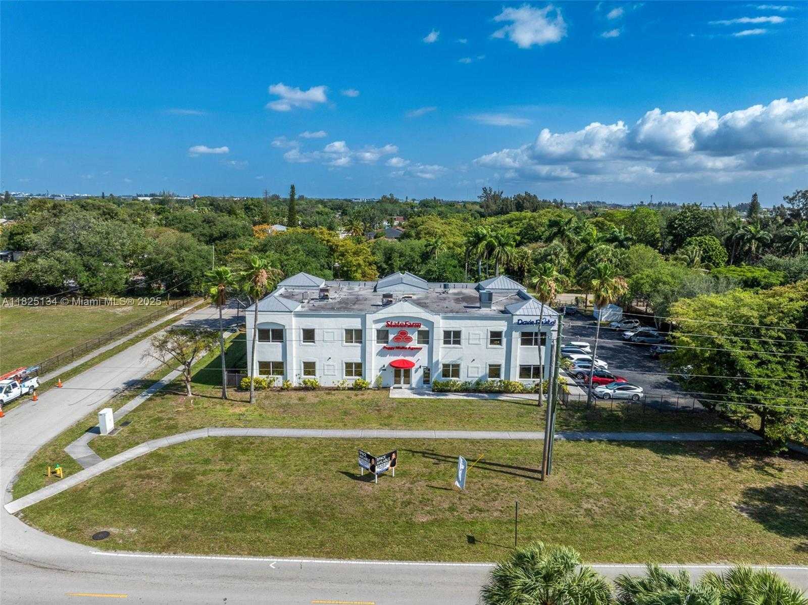 Small Image of 5397 ORANGE DR #103, Davie Number 22
