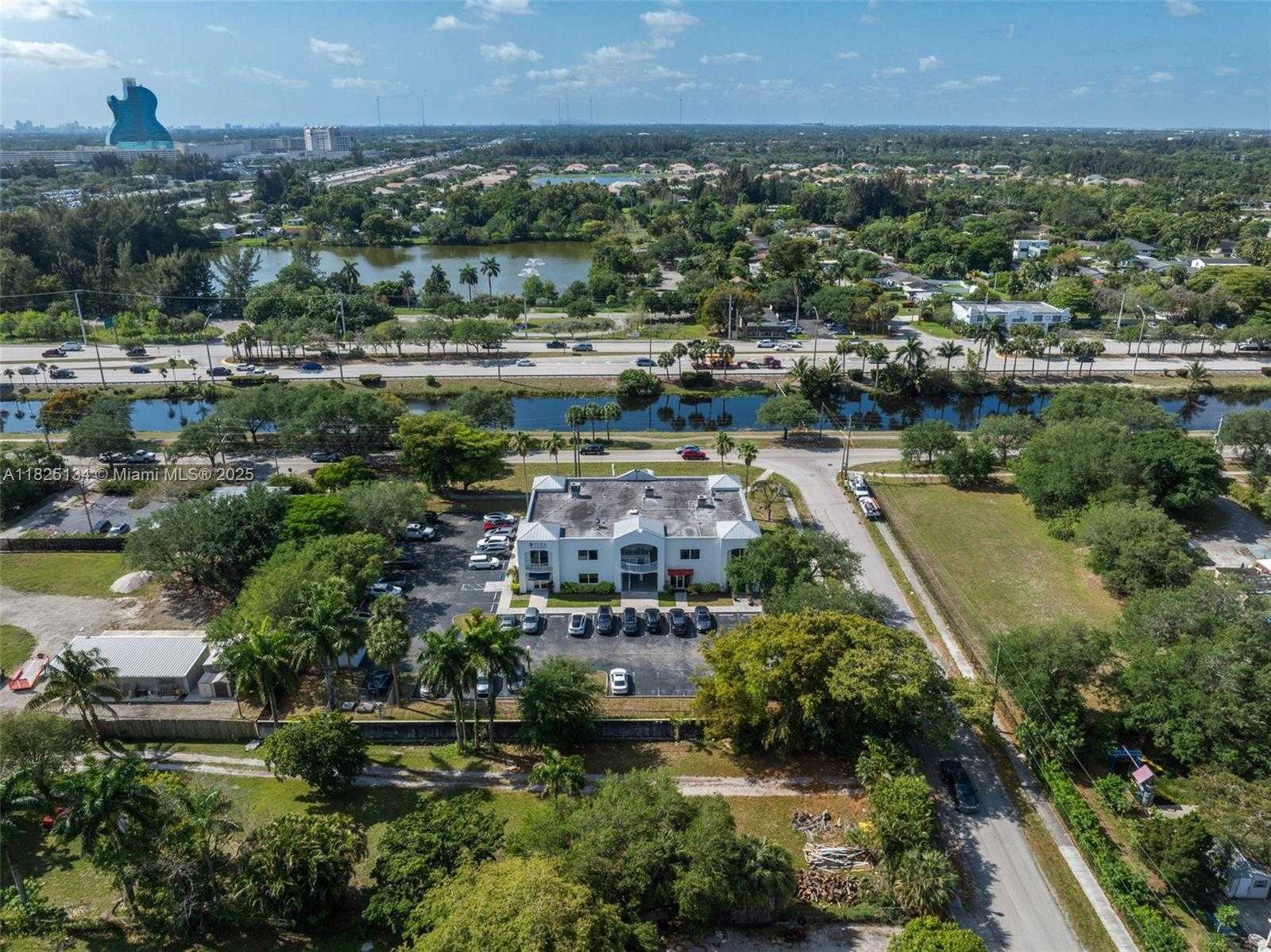 Small Image of 5397 ORANGE DR #103, Davie Number 23