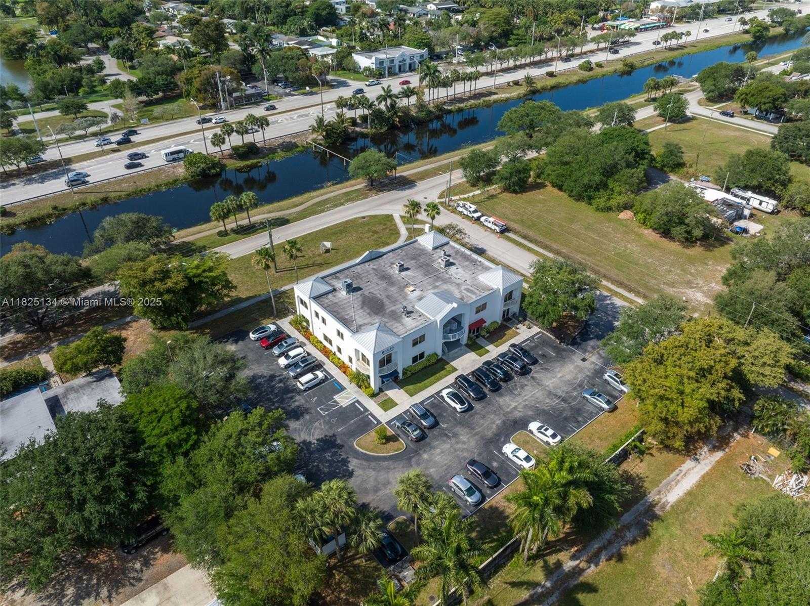 Small Image of 5397 ORANGE DR #103, Davie Number 24