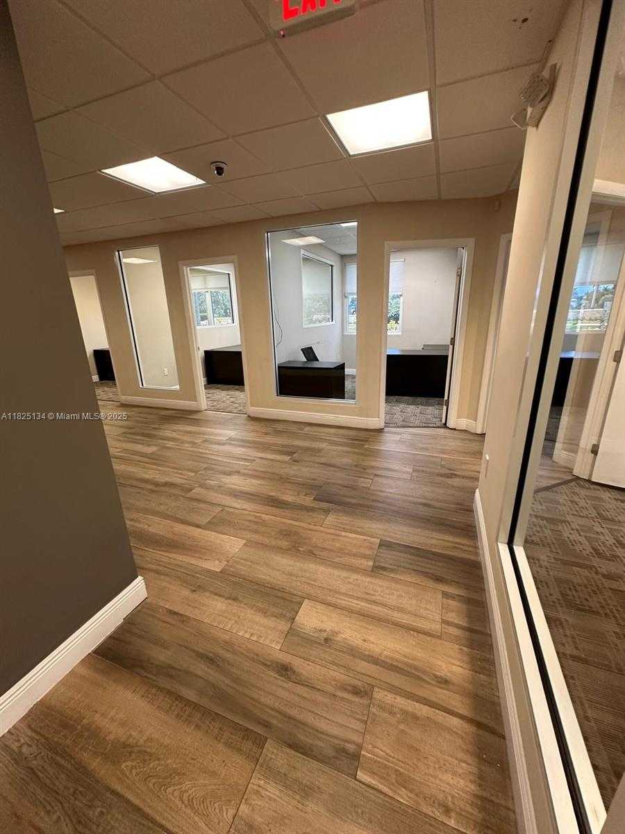Small Image of 5397 ORANGE DR #103, Davie Number 7