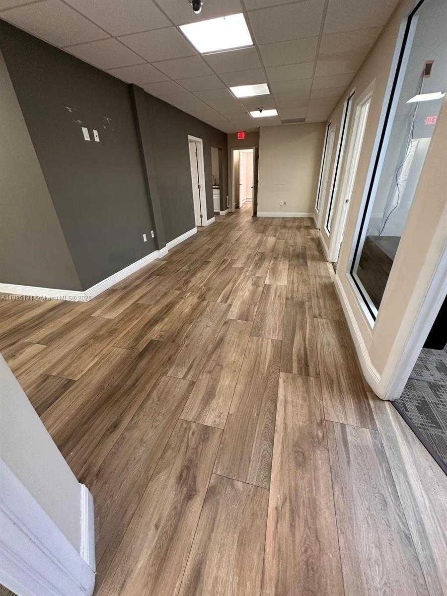 Small Image of 5397 ORANGE DR #103, Davie Number 8