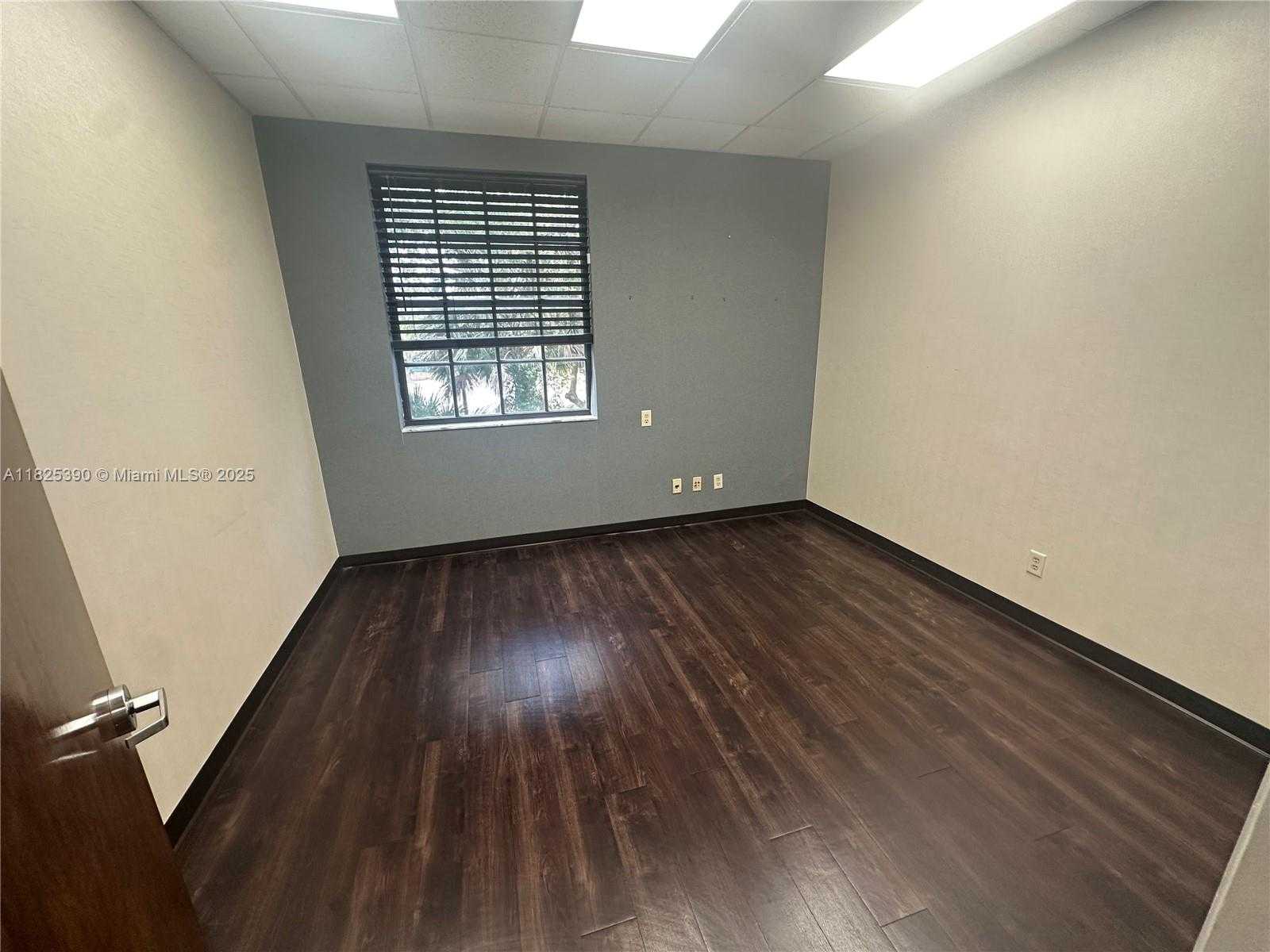 Small Image of 6600 NORTH COW PEN RD, Miami Lakes Number 14