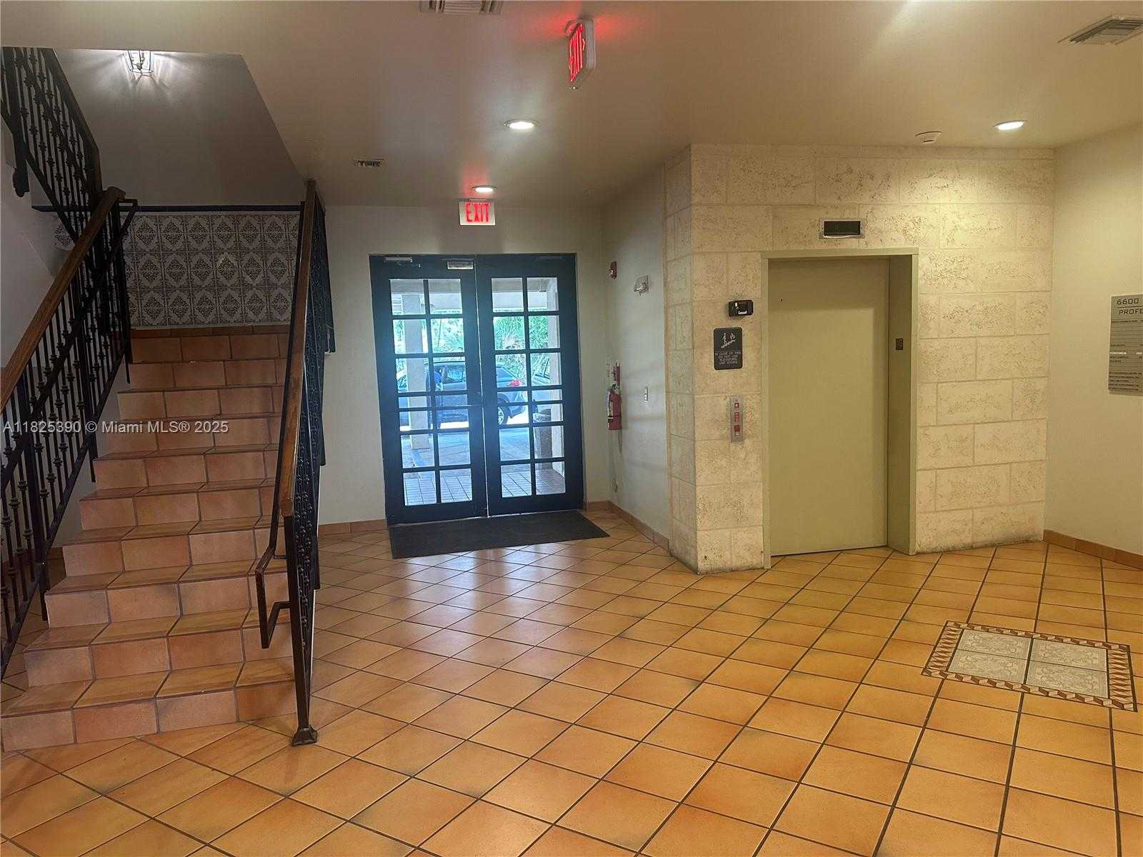 Small Image of 6600 NORTH COW PEN RD, Miami Lakes Number 5