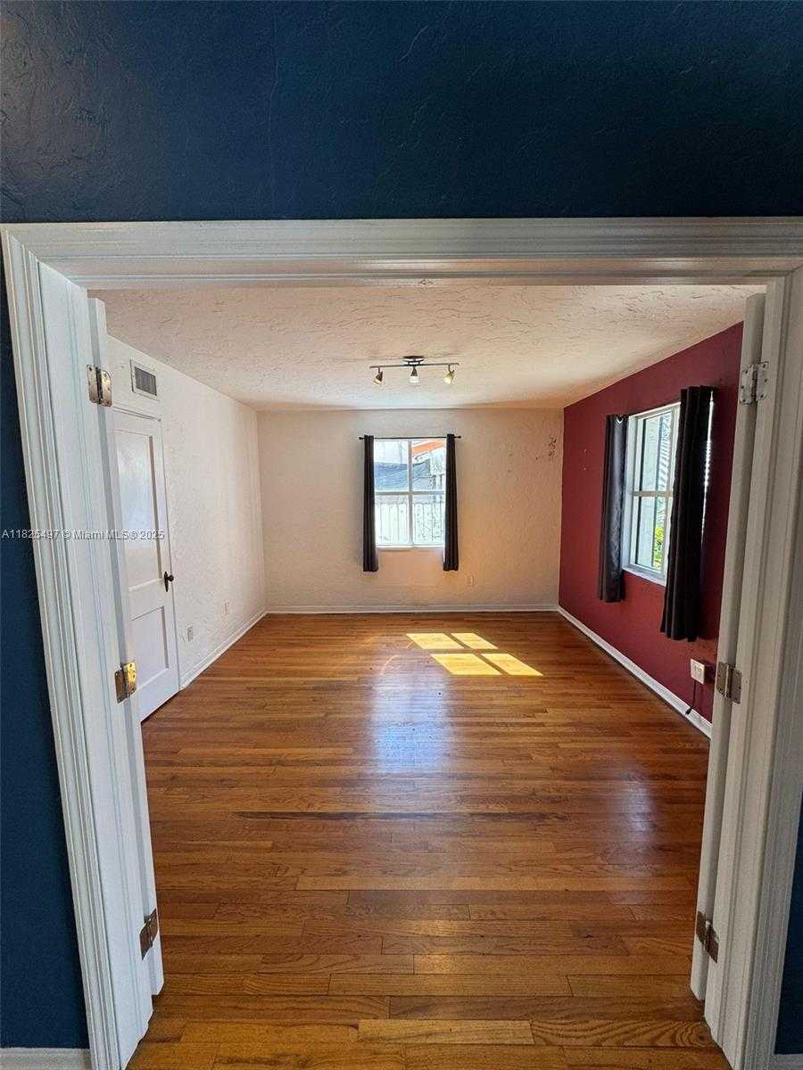 Small Image of 1247 ALTON RD, Miami Beach Number 8