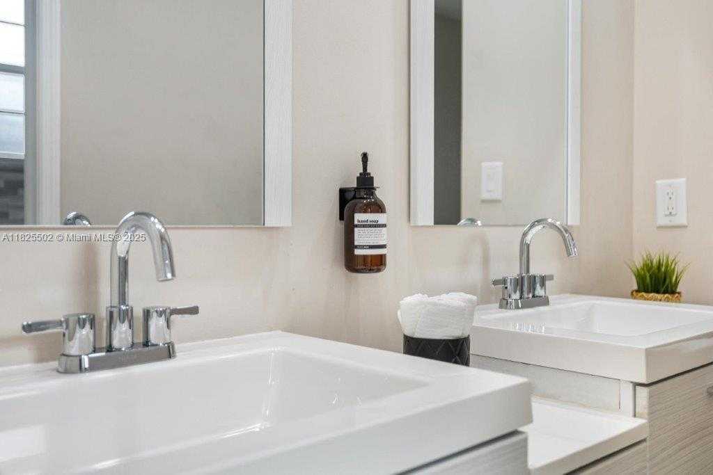 Small Image of 505 SOUTH EAST 20TH ST #1-5, Fort Lauderdale Number 74