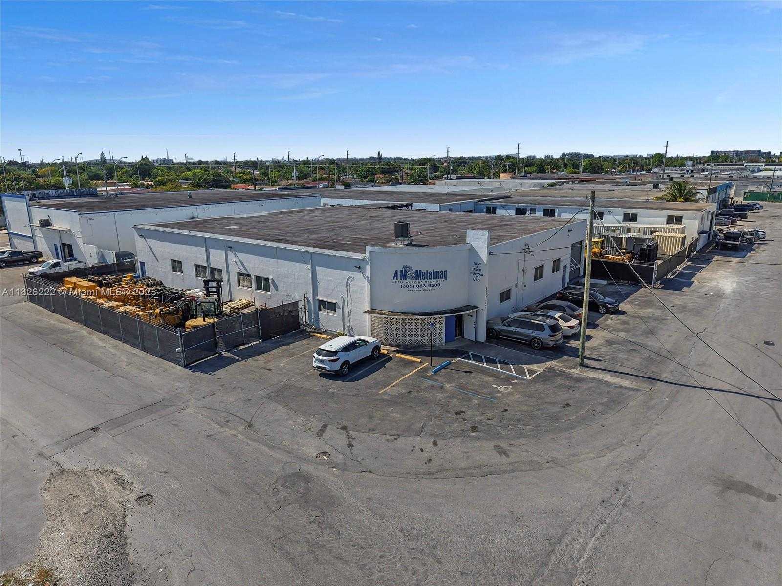 Small Image of 300 EAST 10TH CT, Hialeah Number 17