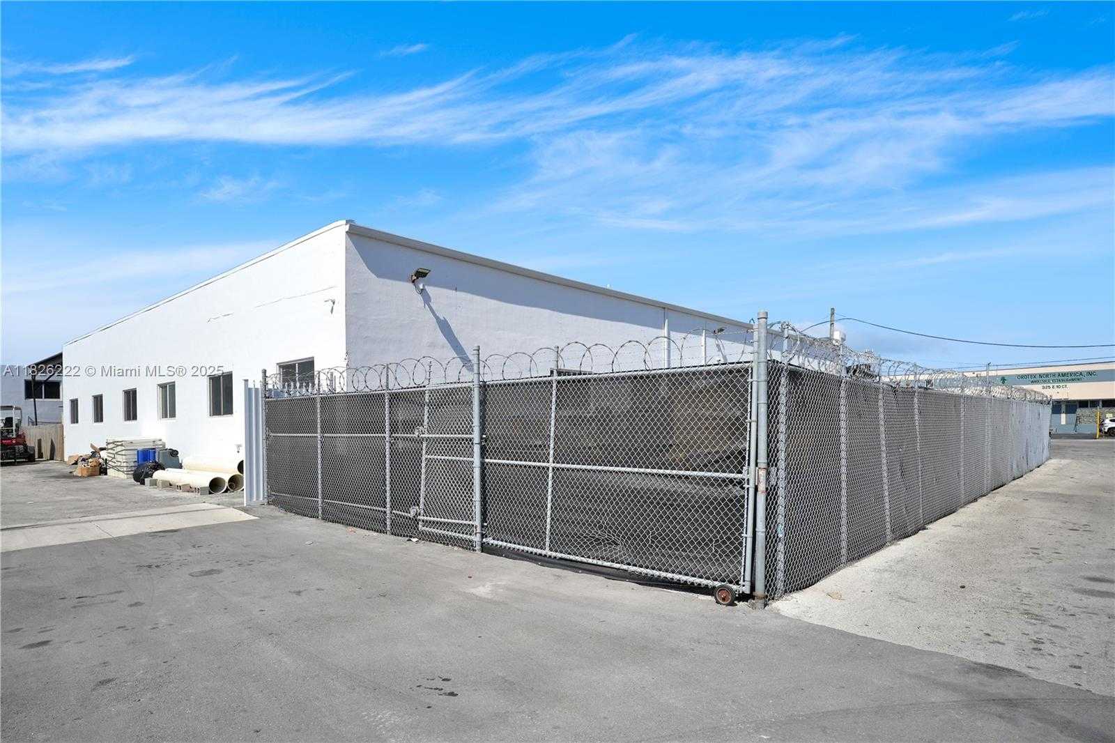 Small Image of 300 EAST 10TH CT, Hialeah Number 19