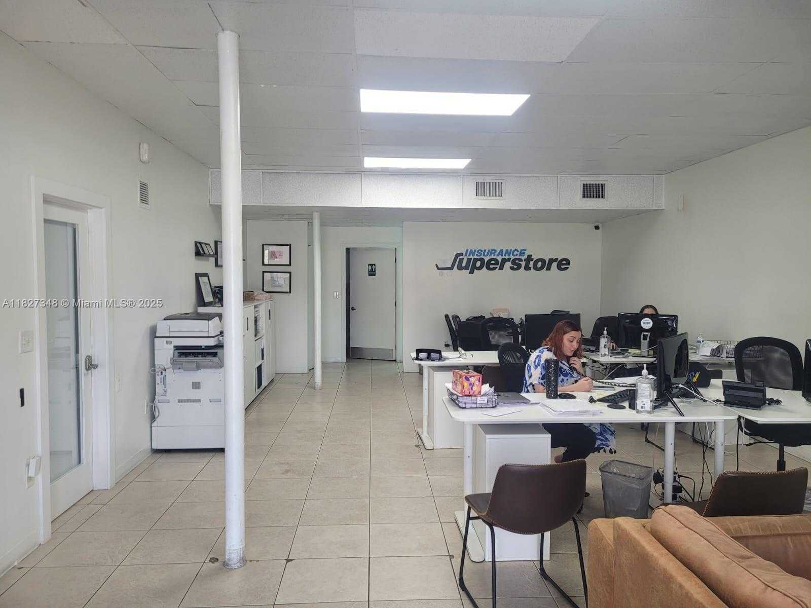 Small Image of 475 NORTH WEST LE JEUNE RD, Miami Number 4