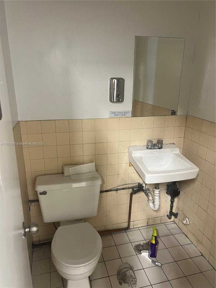 Small Image of 1885 NORTH EAST 149TH ST, North Miami Number 12