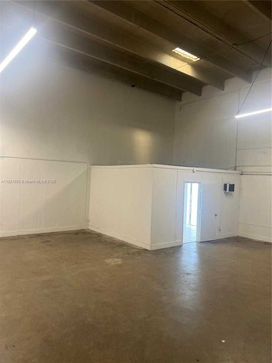 Small Image of 1885 NORTH EAST 149TH ST, North Miami Number 3