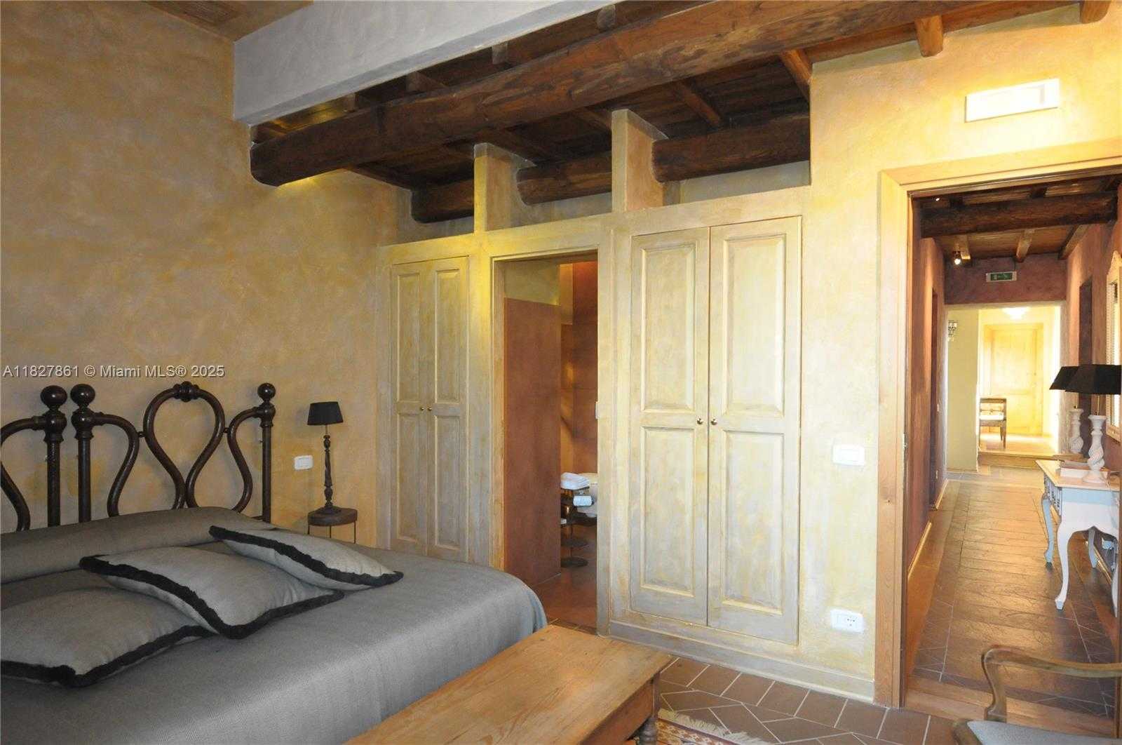 Small Image of UMBRIA ITALY, Out of City Number 16