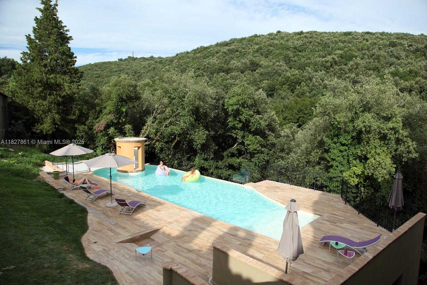 Small Image of UMBRIA ITALY, Out of City Number 2