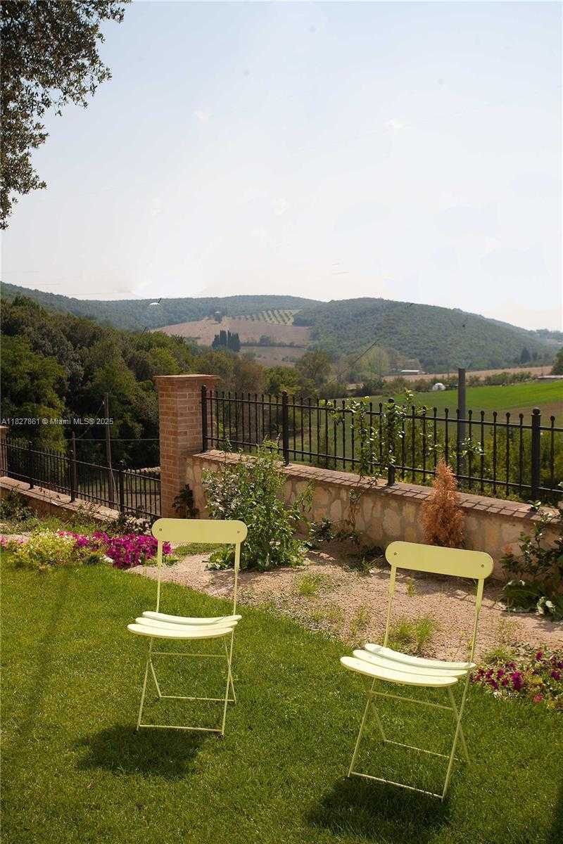 Small Image of UMBRIA ITALY, Out of City Number 25