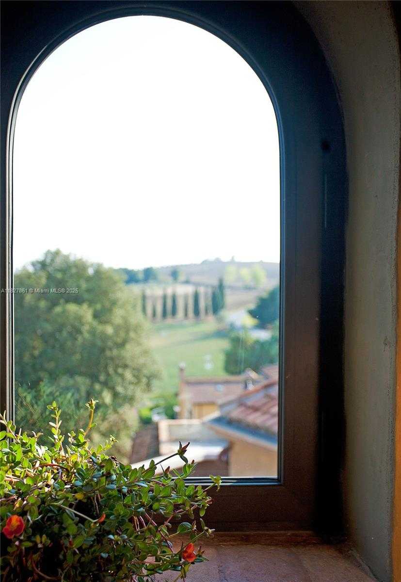 Small Image of UMBRIA ITALY, Out of City Number 9