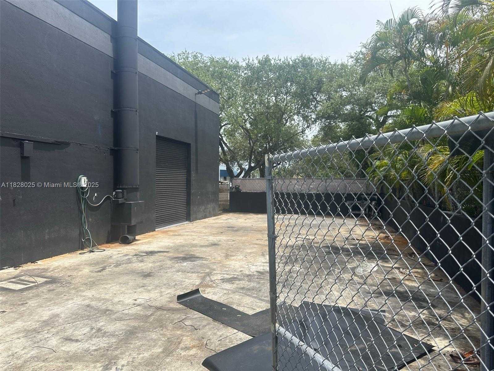 Small Image of 10431 NORTH WEST 26TH ST, Doral Number 11