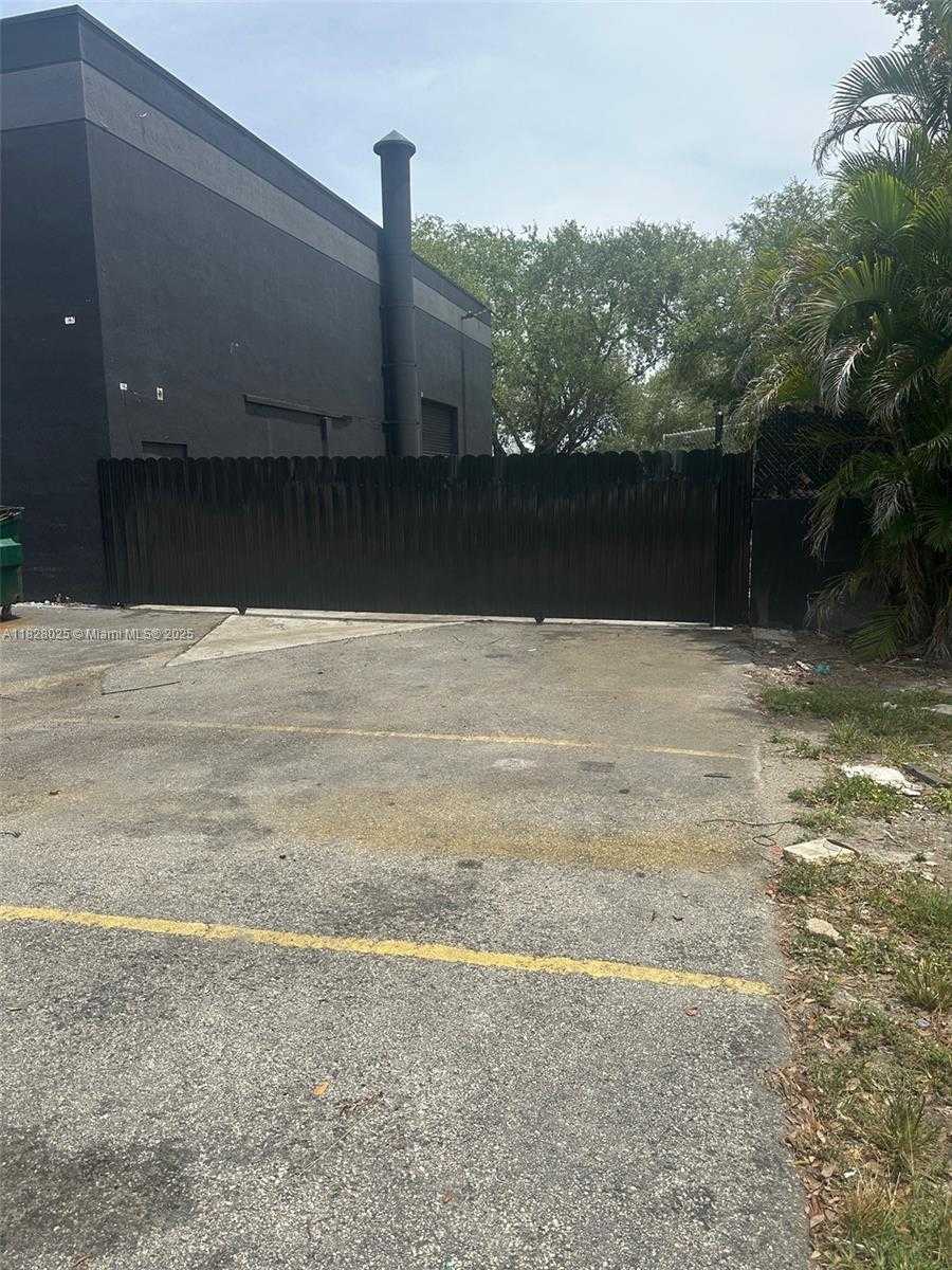 Small Image of 10431 NORTH WEST 26TH ST, Doral Number 12