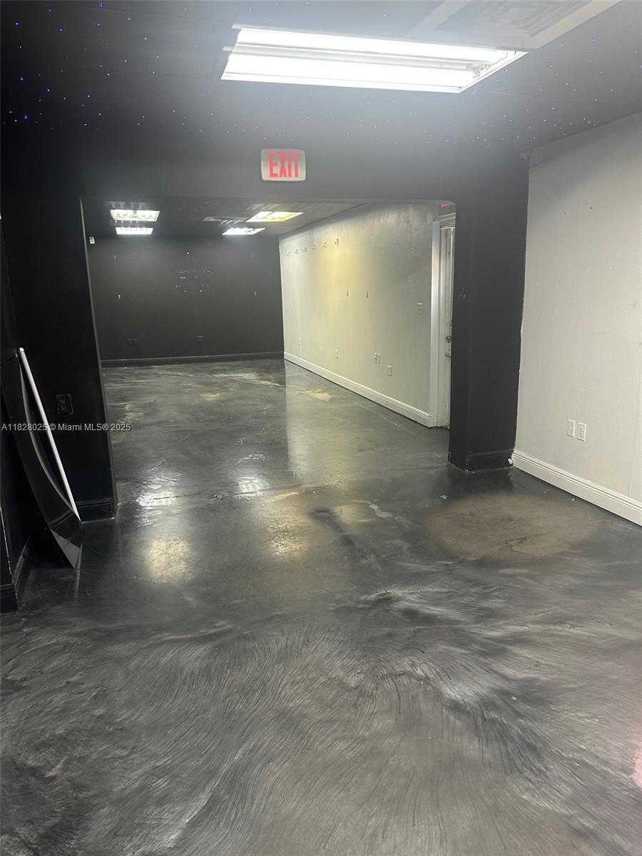 Small Image of 10431 NORTH WEST 26TH ST, Doral Number 7