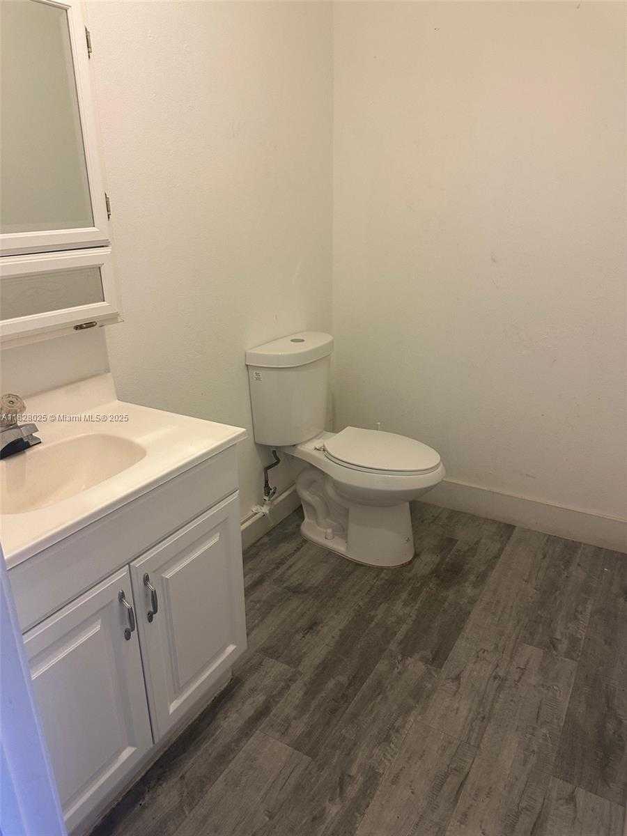 Small Image of 10431 NORTH WEST 26TH ST, Doral Number 8