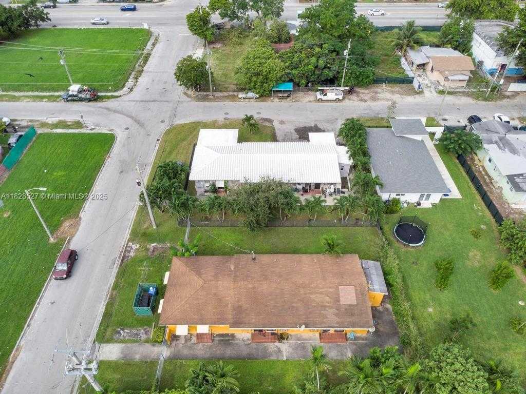 Small Image of 47 NORTH EAST 80TH TER, Miami Number 11