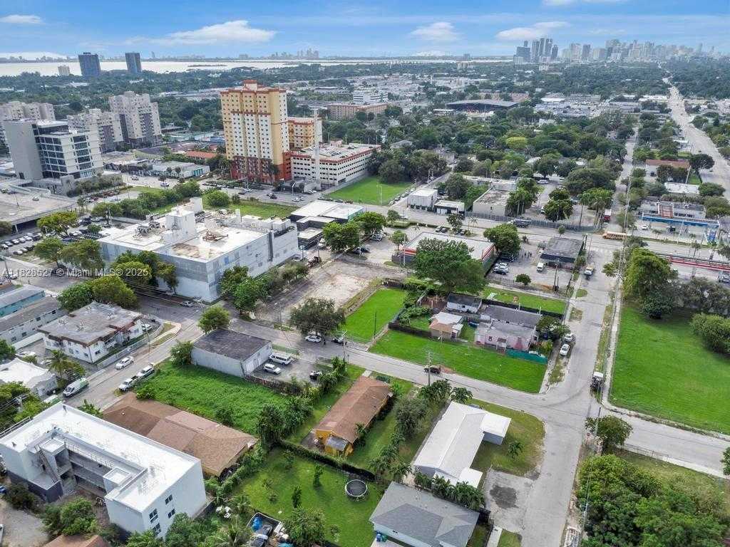 Small Image of 47 NORTH EAST 80TH TER, Miami Number 21
