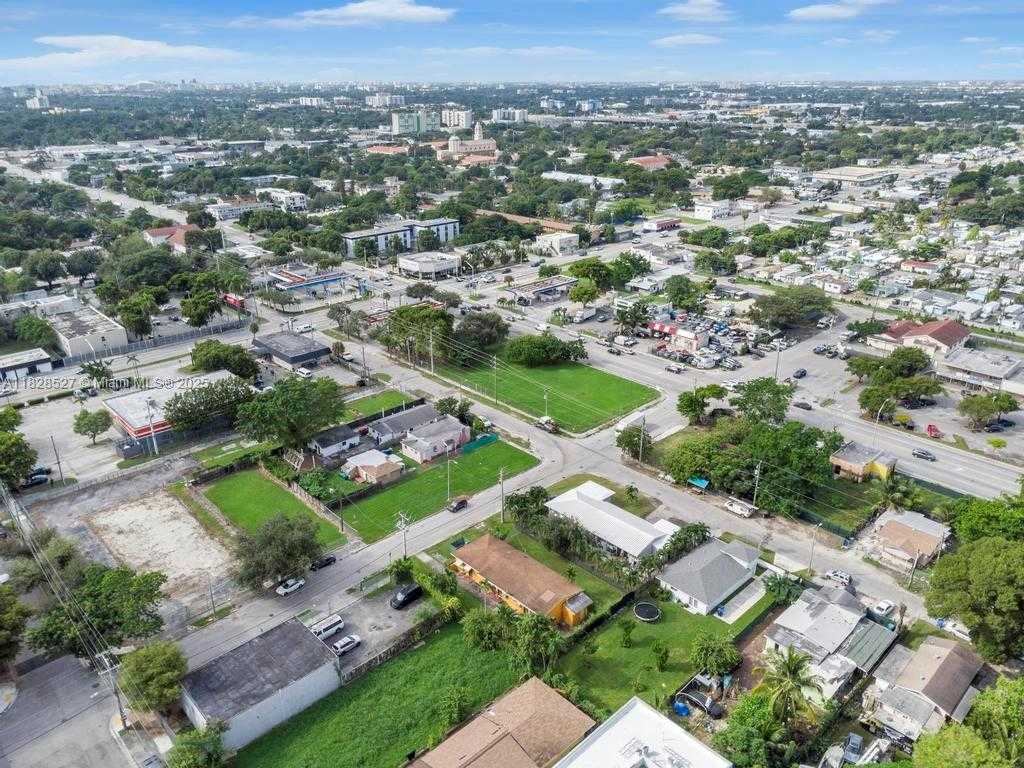 Small Image of 47 NORTH EAST 80TH TER, Miami Number 22