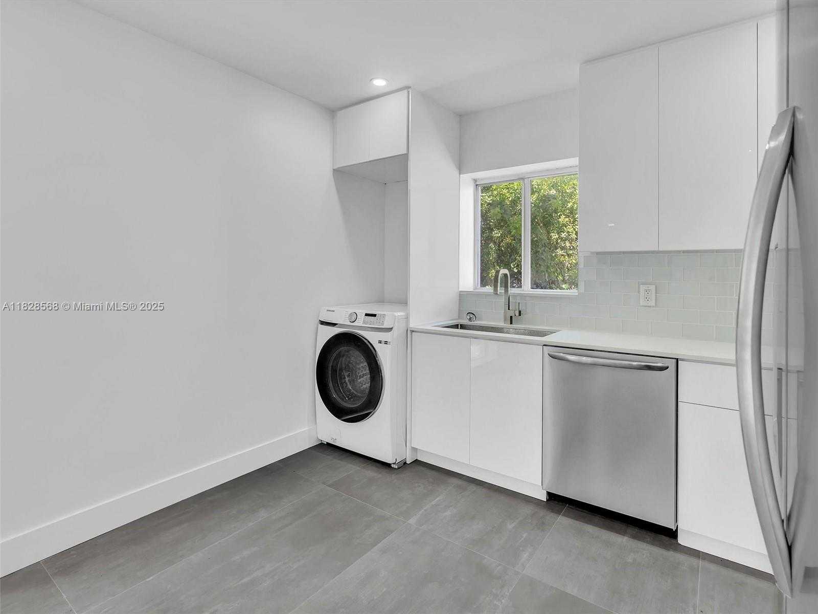 Small Image of 11900 NORTH BAYSHORE DR #1-8, North Miami Number 14