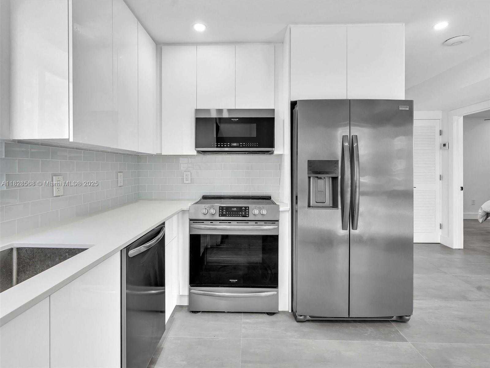 Small Image of 11900 NORTH BAYSHORE DR #1-8, North Miami Number 17