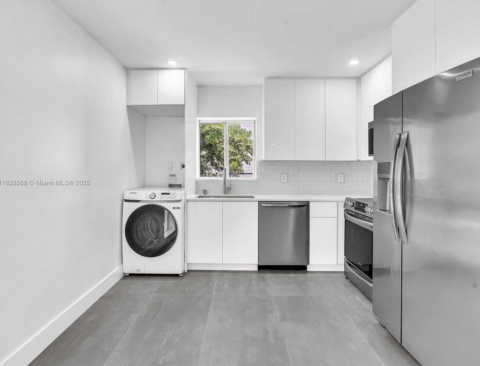 Small Image of 11900 NORTH BAYSHORE DR #1-8, North Miami Number 18