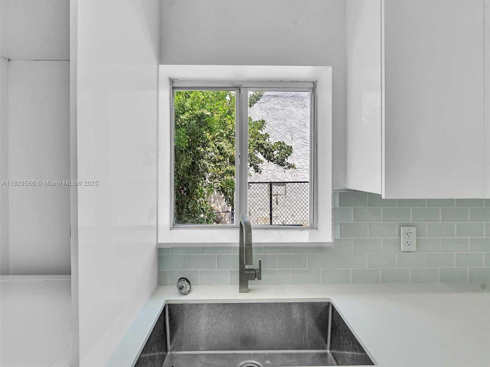 Small Image of 11900 NORTH BAYSHORE DR #1-8, North Miami Number 19