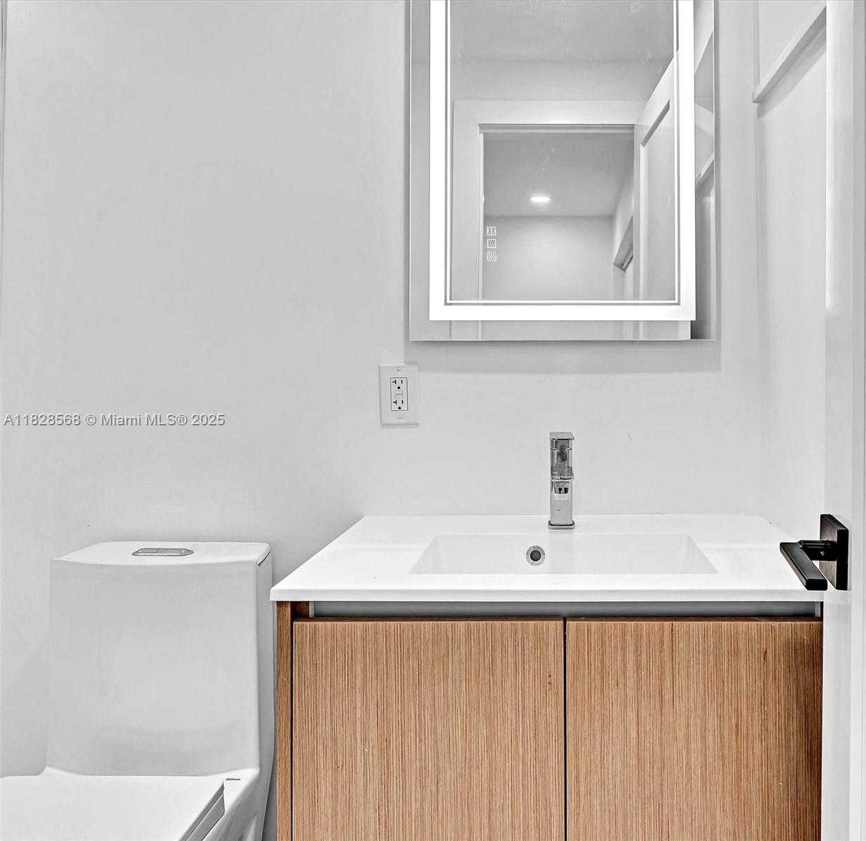 Small Image of 11900 NORTH BAYSHORE DR #1-8, North Miami Number 25