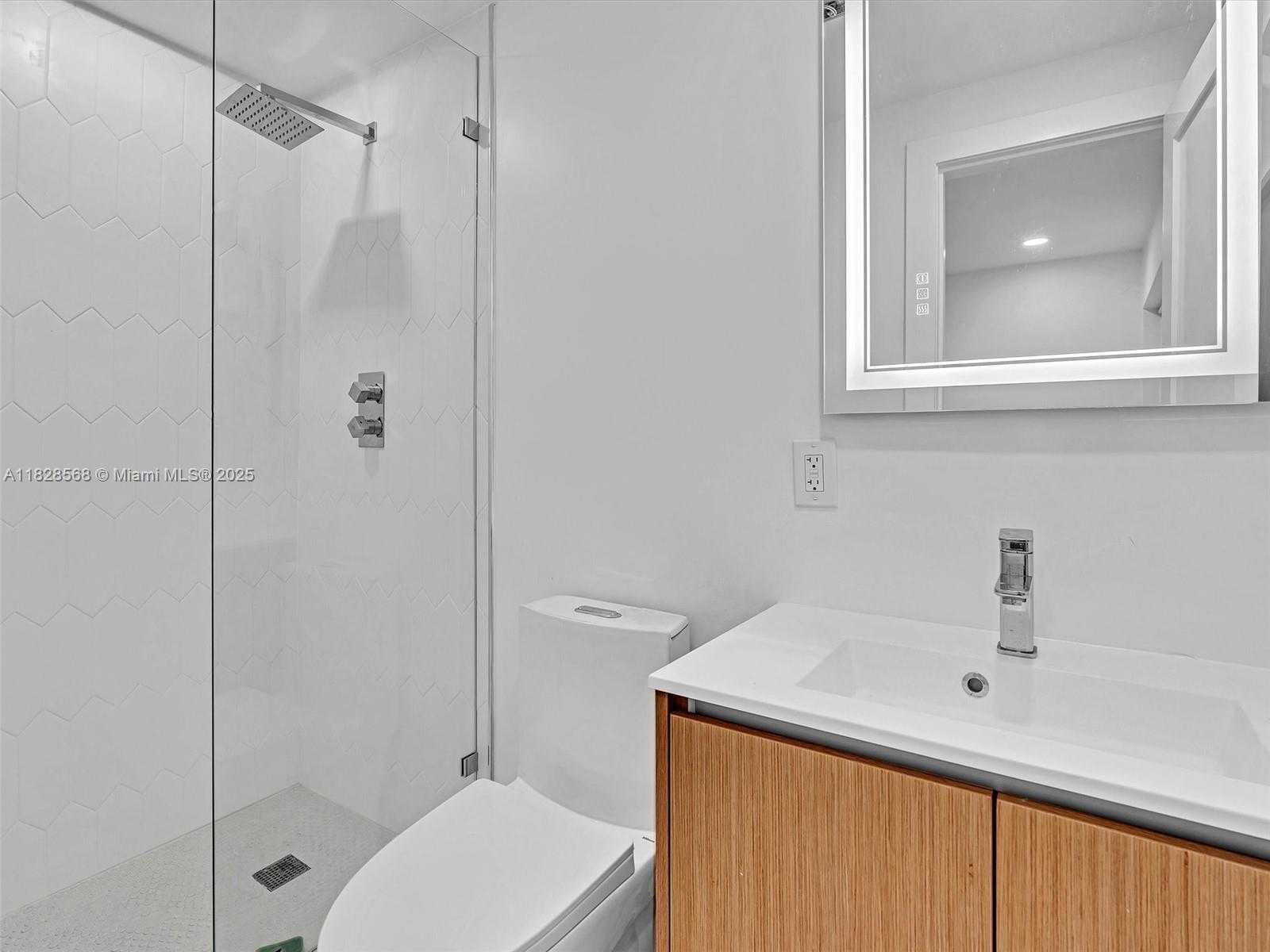 Small Image of 11900 NORTH BAYSHORE DR #1-8, North Miami Number 26