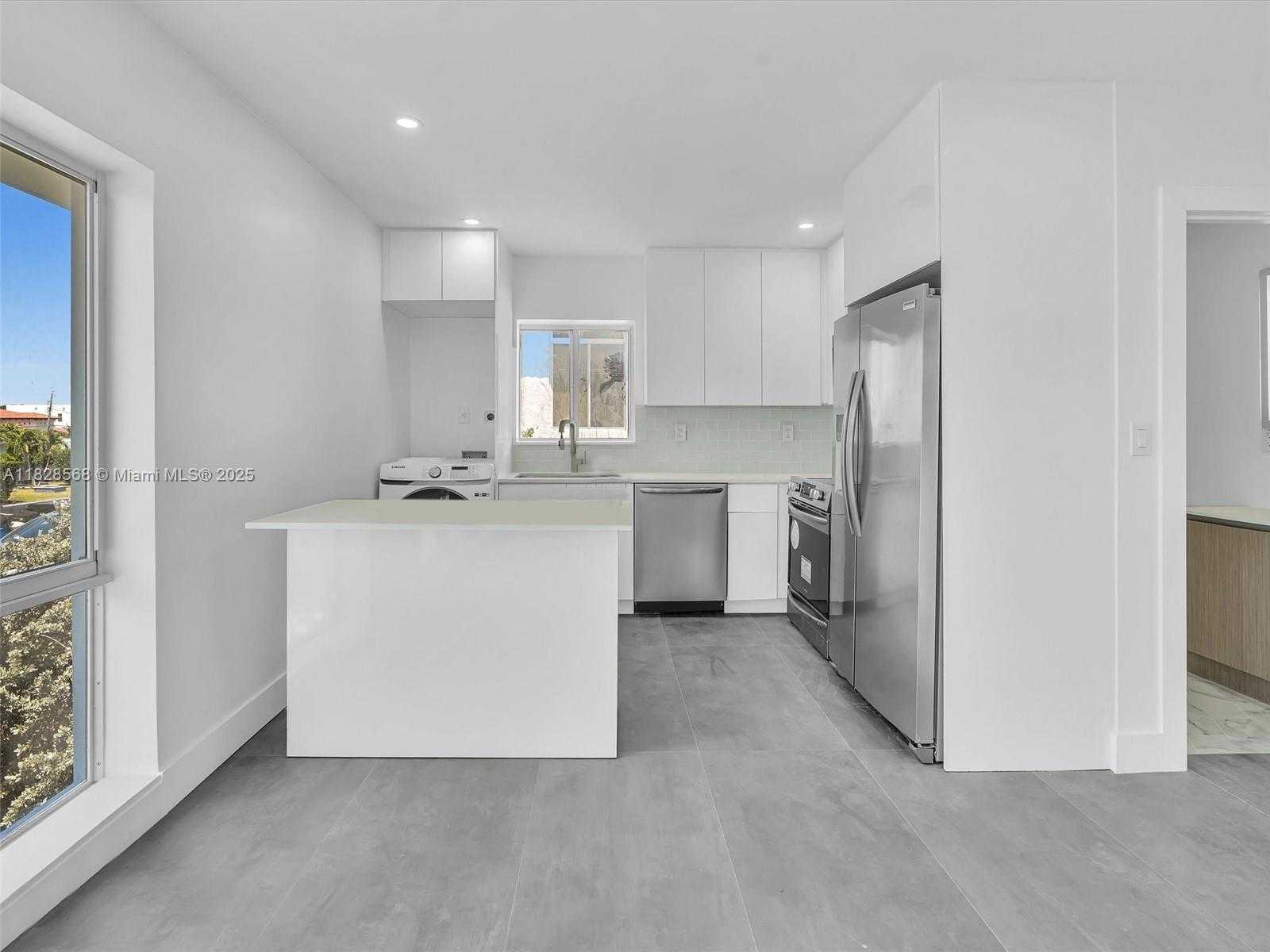 Small Image of 11900 NORTH BAYSHORE DR #1-8, North Miami Number 35