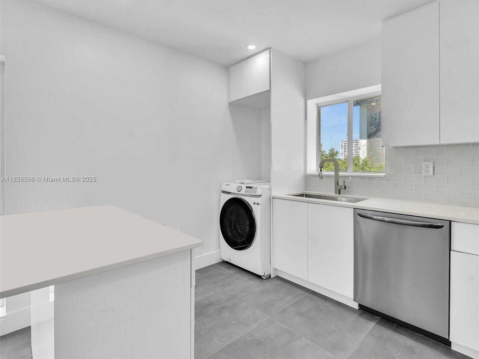 Small Image of 11900 NORTH BAYSHORE DR #1-8, North Miami Number 36