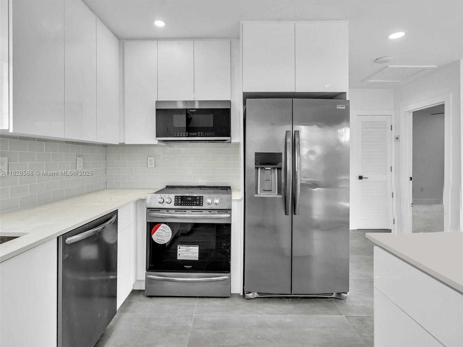 Small Image of 11900 NORTH BAYSHORE DR #1-8, North Miami Number 37