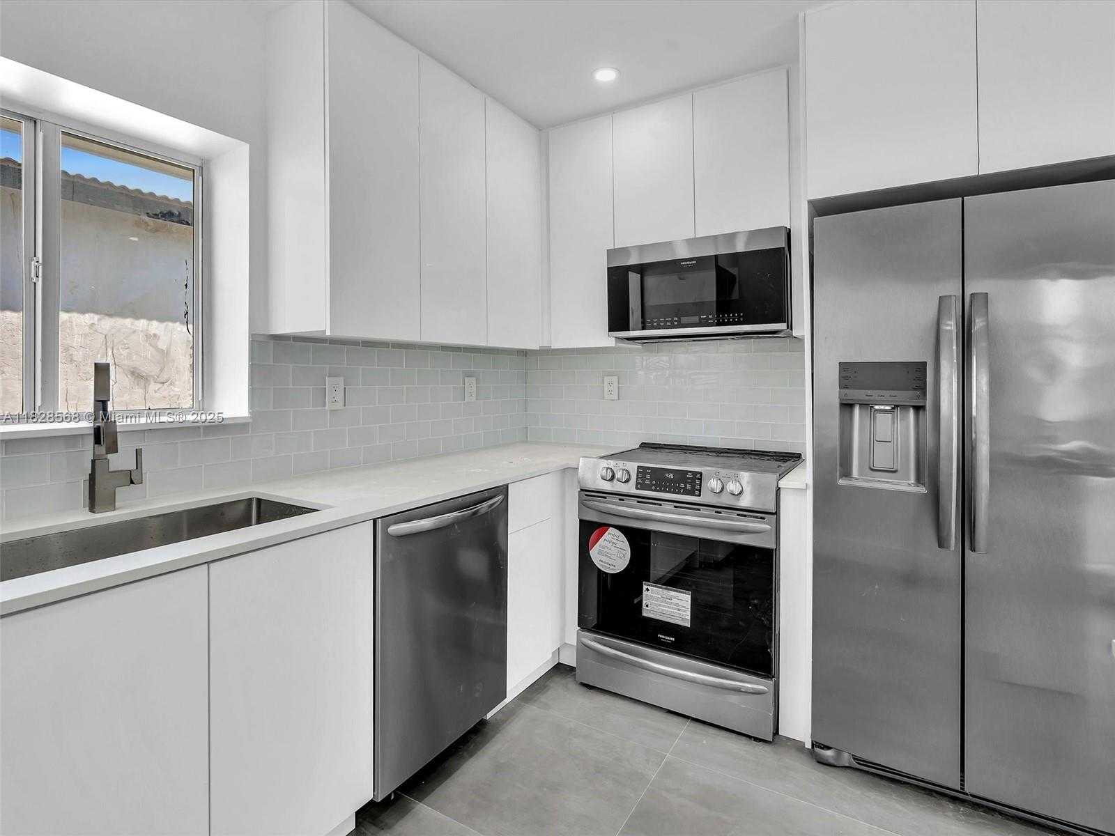 Small Image of 11900 NORTH BAYSHORE DR #1-8, North Miami Number 38