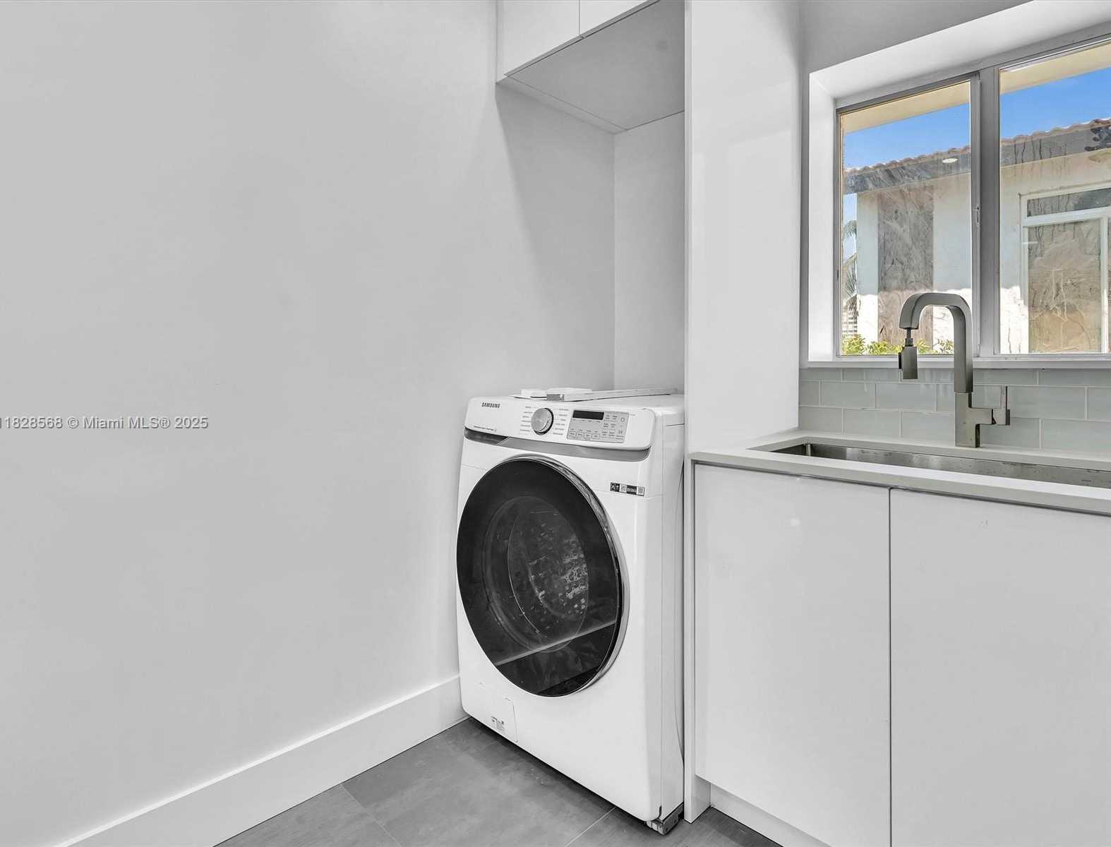 Small Image of 11900 NORTH BAYSHORE DR #1-8, North Miami Number 43