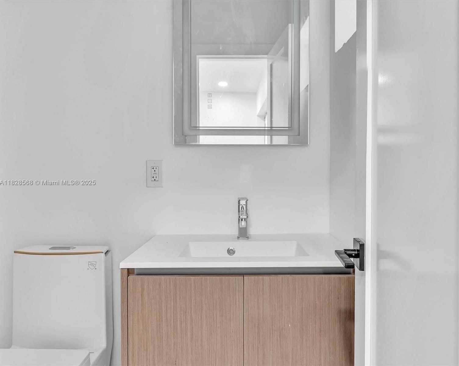 Small Image of 11900 NORTH BAYSHORE DR #1-8, North Miami Number 51