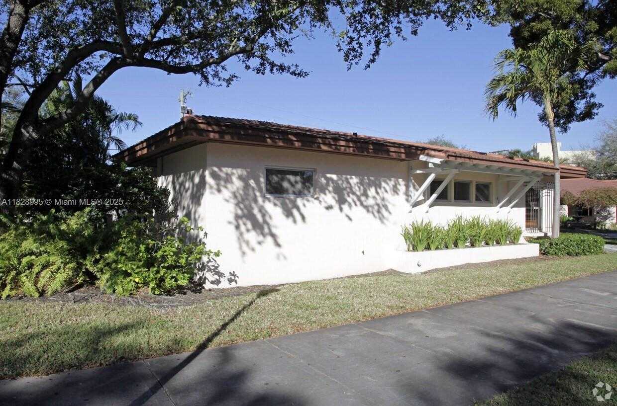 Small Image of 4950 SOUTH LE JEUNE RD #A, Coral Gables Number 6