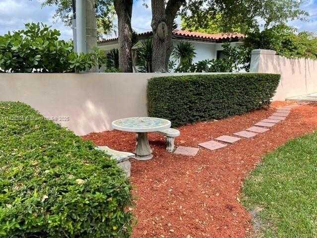 Small Image of 4950 SOUTH LE JEUNE RD #A, Coral Gables Number 7