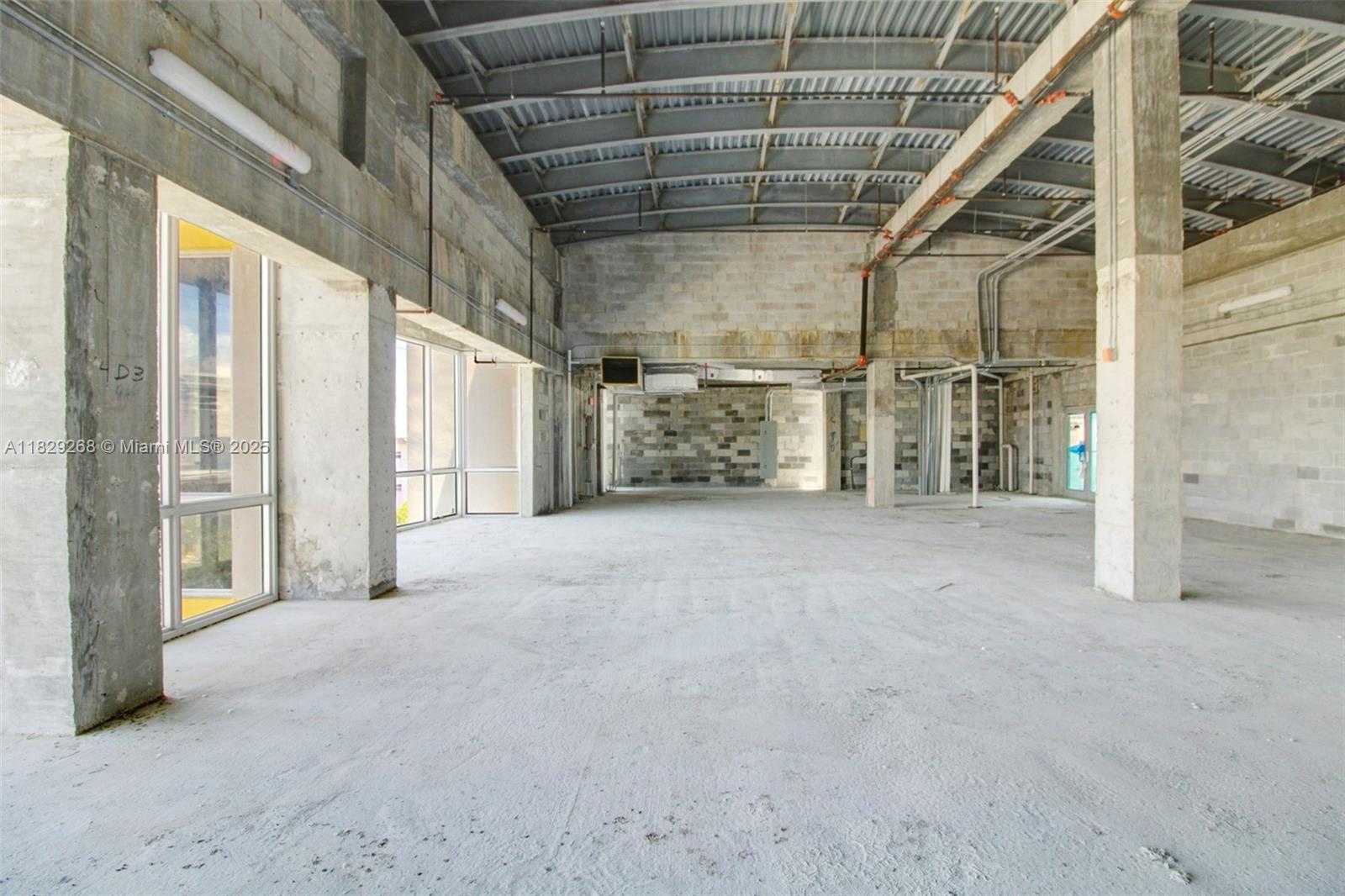 Small Image of 6930 COLLINS AVE #Penthouse, Miami Beach Number 2