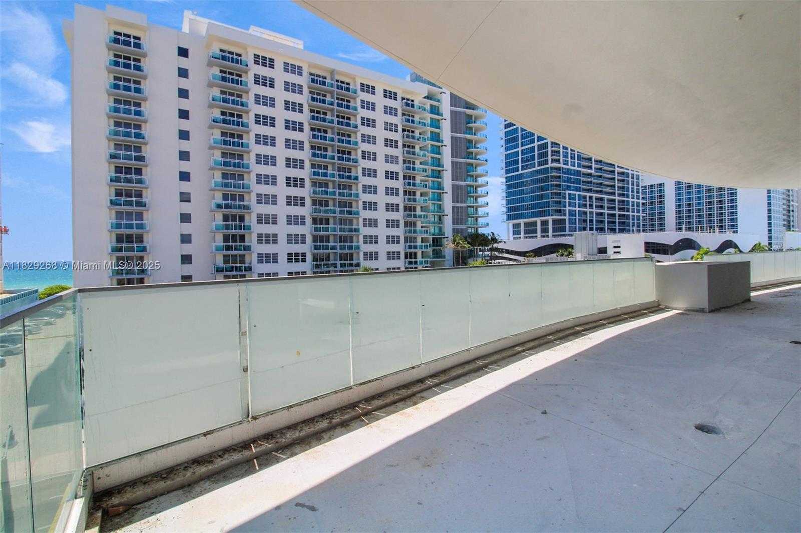 Small Image of 6930 COLLINS AVE #Penthouse, Miami Beach Number 4