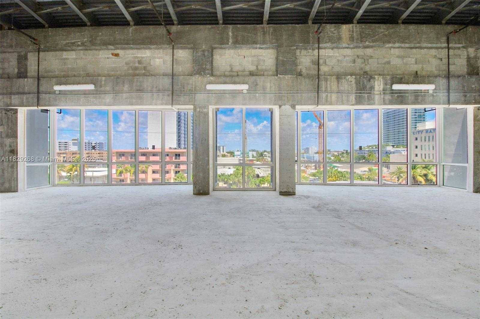 Small Image of 6930 COLLINS AVE #Penthouse, Miami Beach Number 6