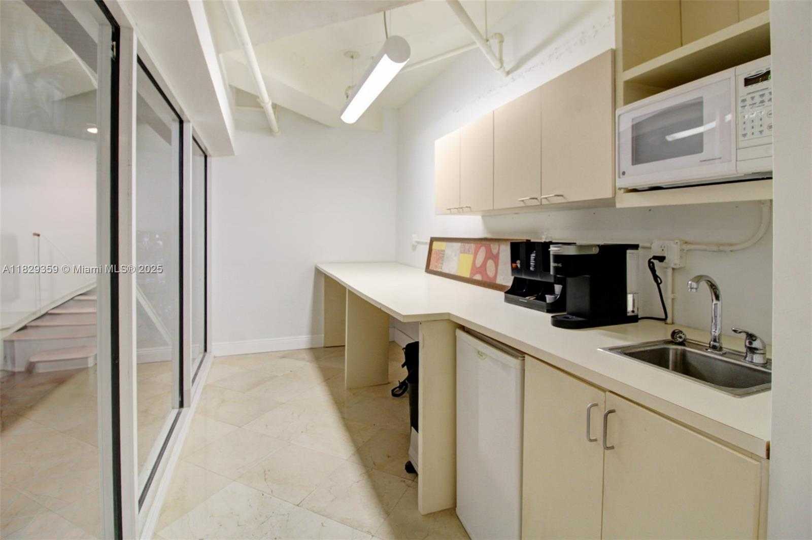 Small Image of 2801 FLORIDA AVE #L, Miami Number 14