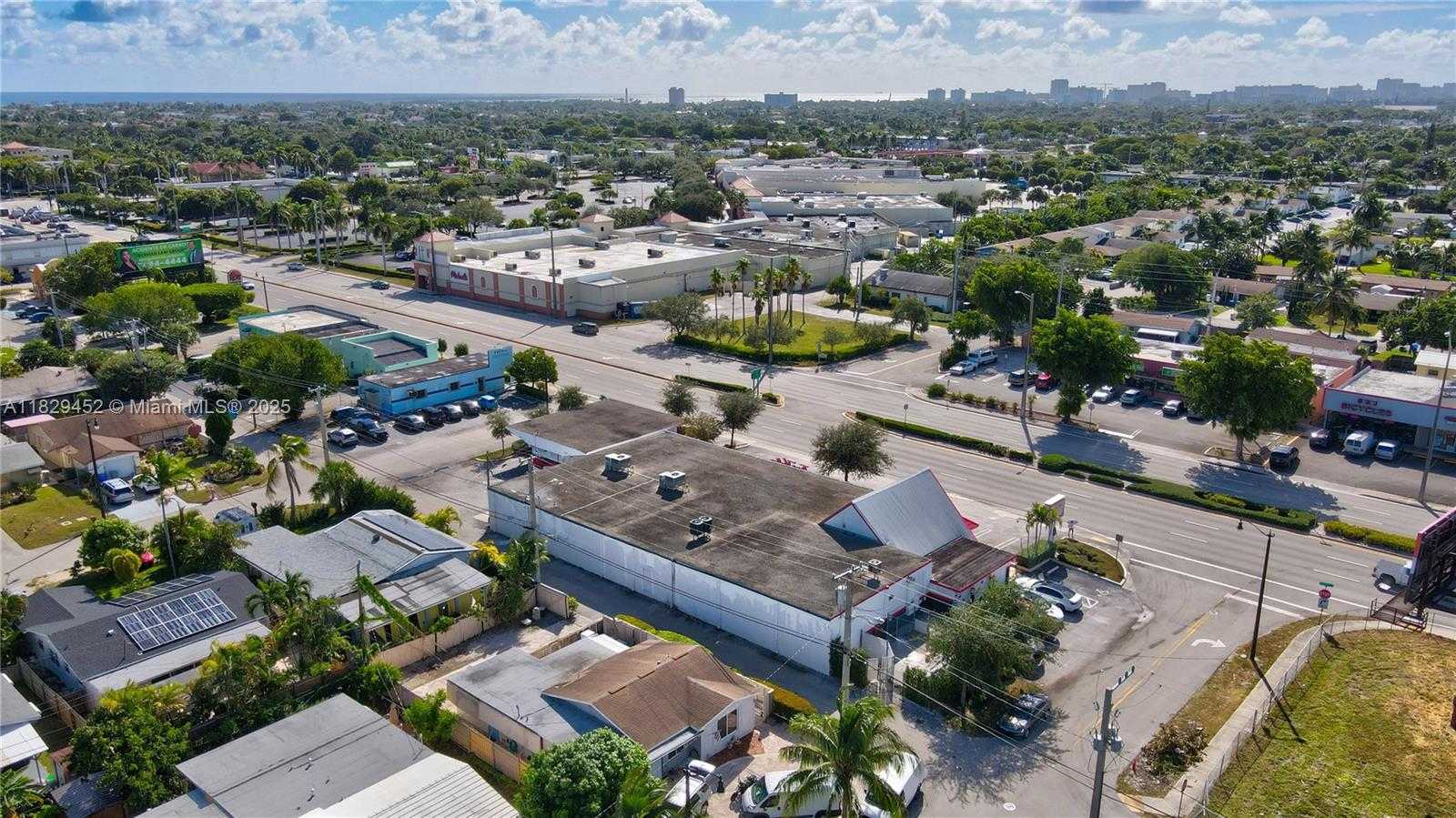 Small Image of 1601 EAST SAMPLE RD, Pompano Beach Number 4