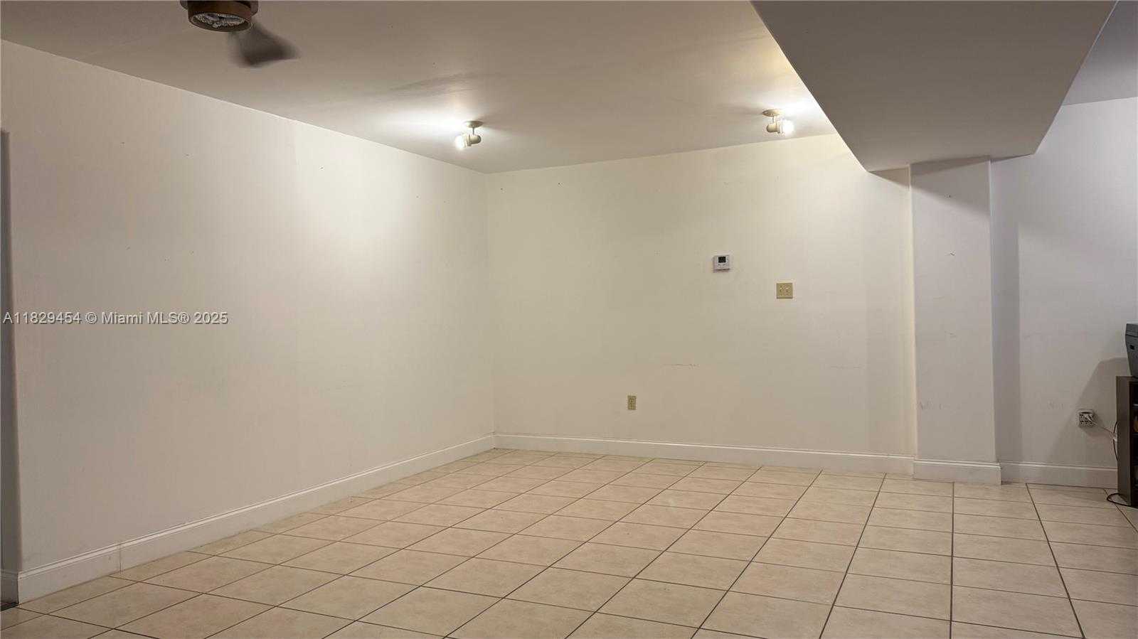 Small Image of 1651 WEST 37TH ST #402, Hialeah Number 11