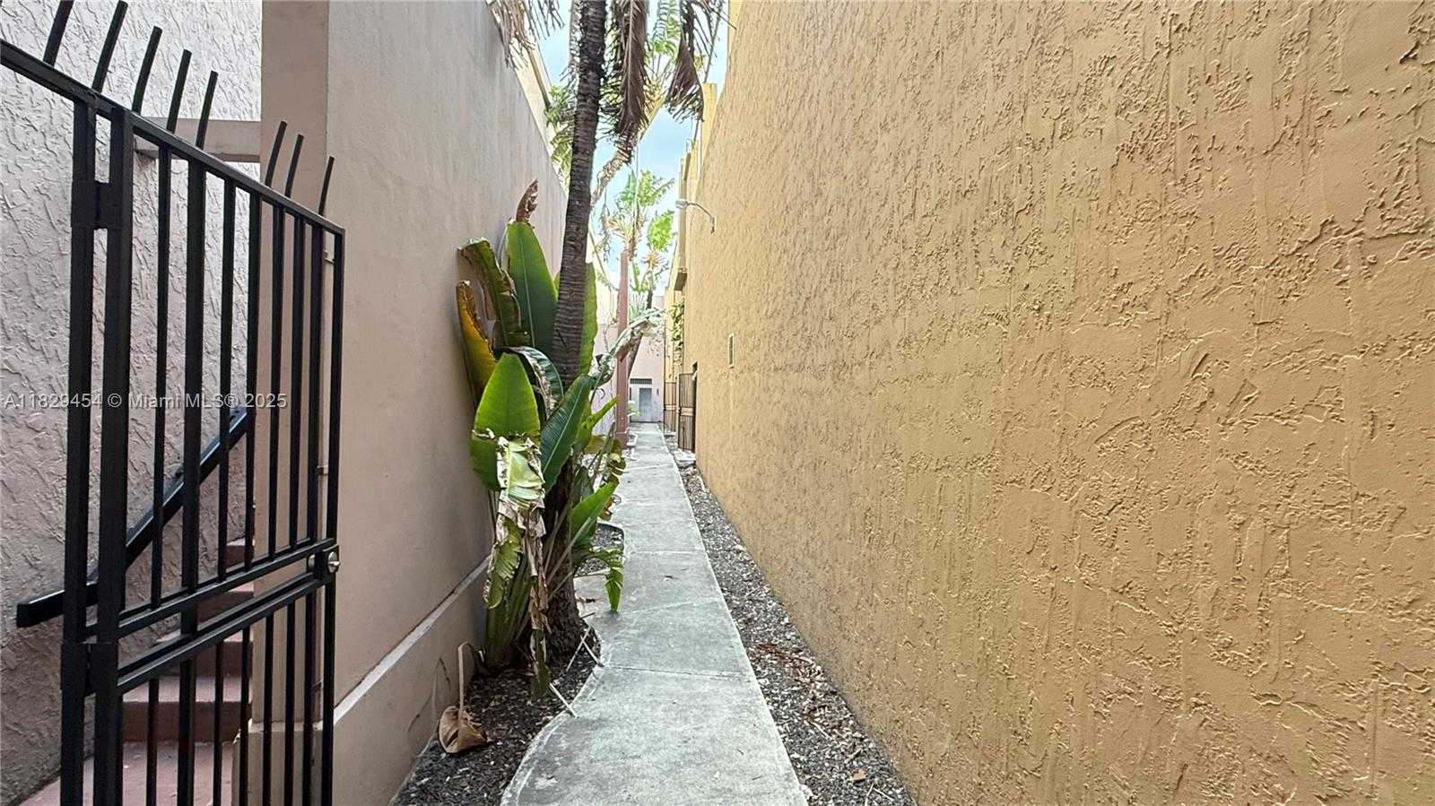 Small Image of 1651 WEST 37TH ST #402, Hialeah Number 26